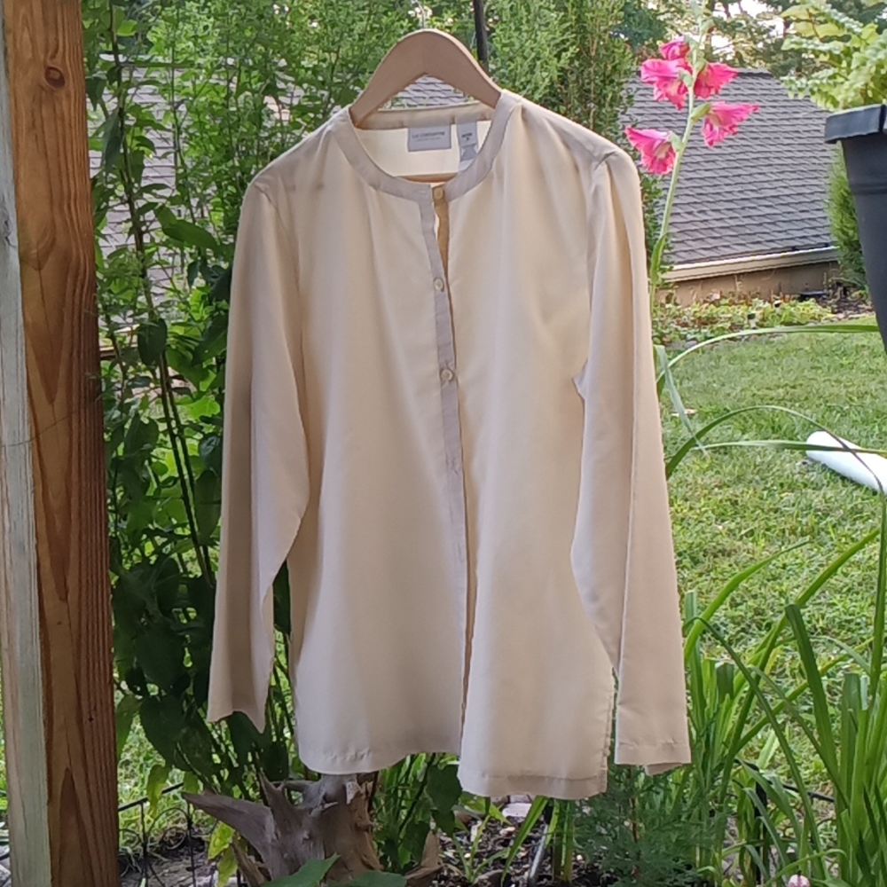 Ladies,Liz Claiborne,long sleeve blouse with side slits,size petite Medium,